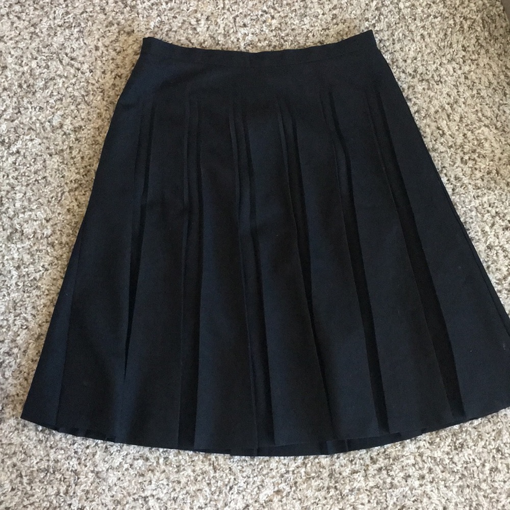 Black pleated skirt